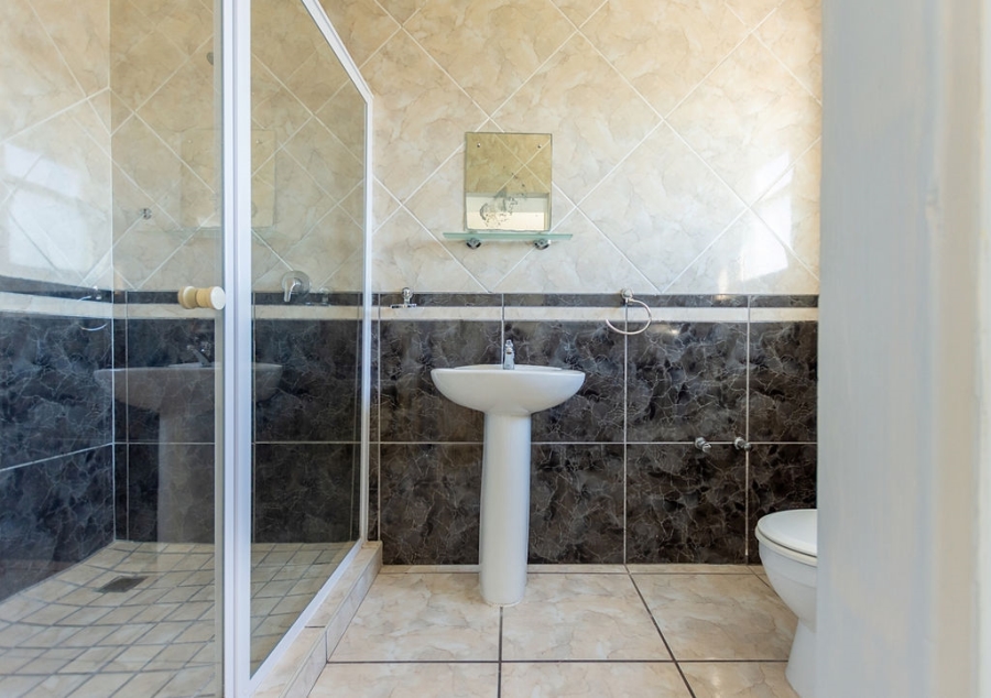 5 Bedroom Property for Sale in Mykonos Western Cape